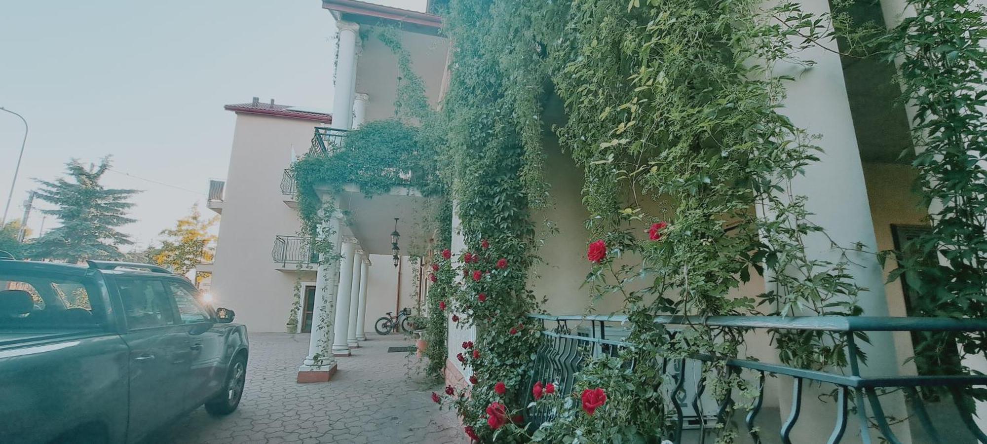 Hotel Rezydencja Rosa Przemyśl Exterior foto